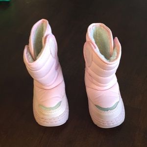 Pink toddler snow boots